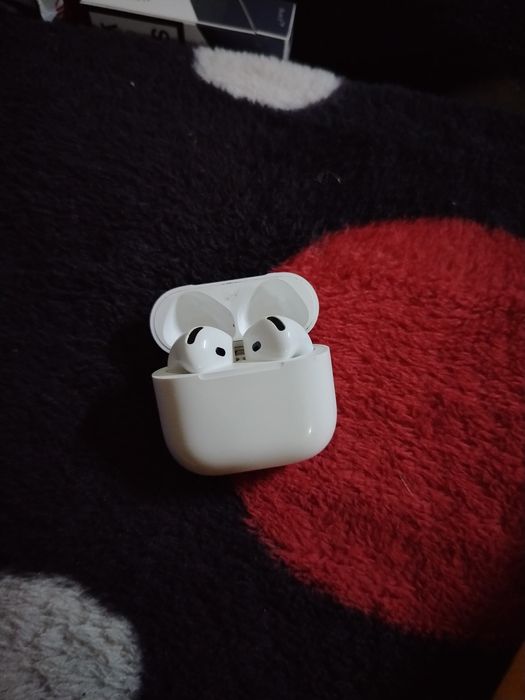 Apple Airpods 2 and
