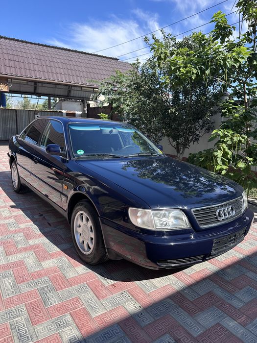 Автомобиль Ауди А6 С4 2,6 свежая.