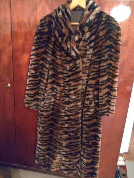 Продается шубка очень теплая красивая