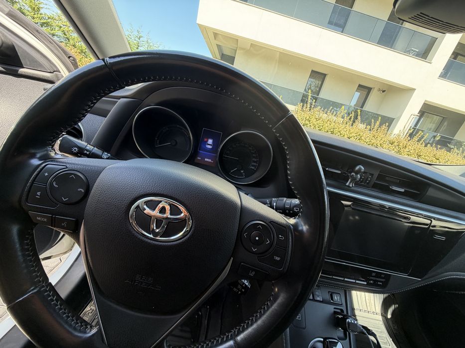 Toyota Auris 1.8 Hybrid
