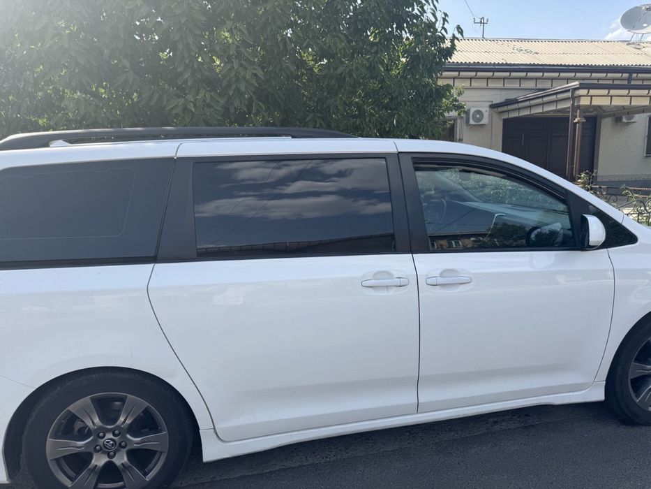 Toyota минивен 2019 эшик ойнаси