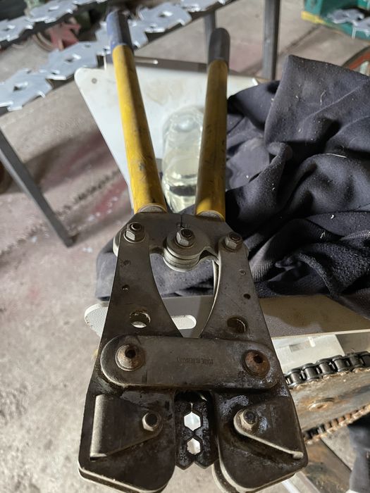 Cleste sertilizator cabluri electrice groase cu mai multe capuri inter