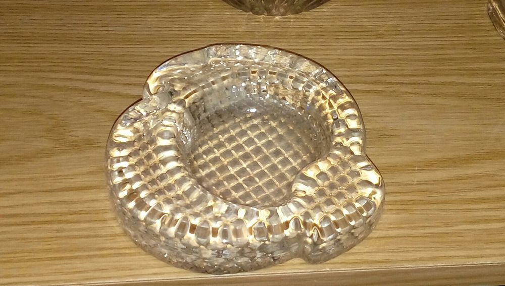 Срочно продам посуду .