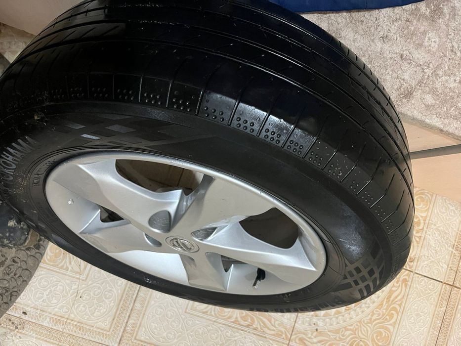 Продам шину с дисками комплект летний.