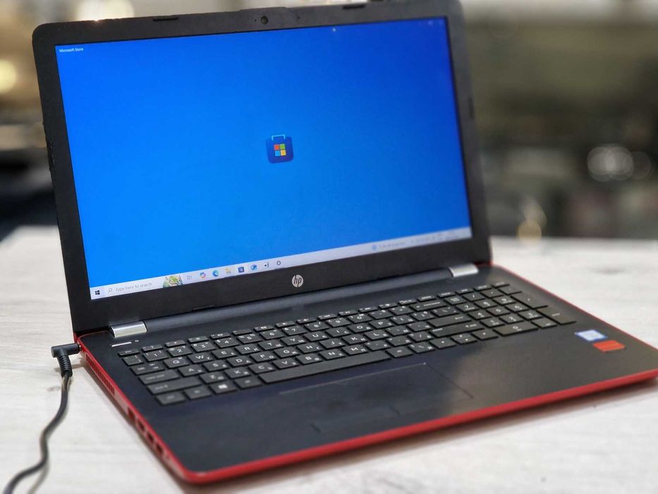 HP Notebook - 15-bs049nu / 1TB / 8GB RAM / i3-6006u