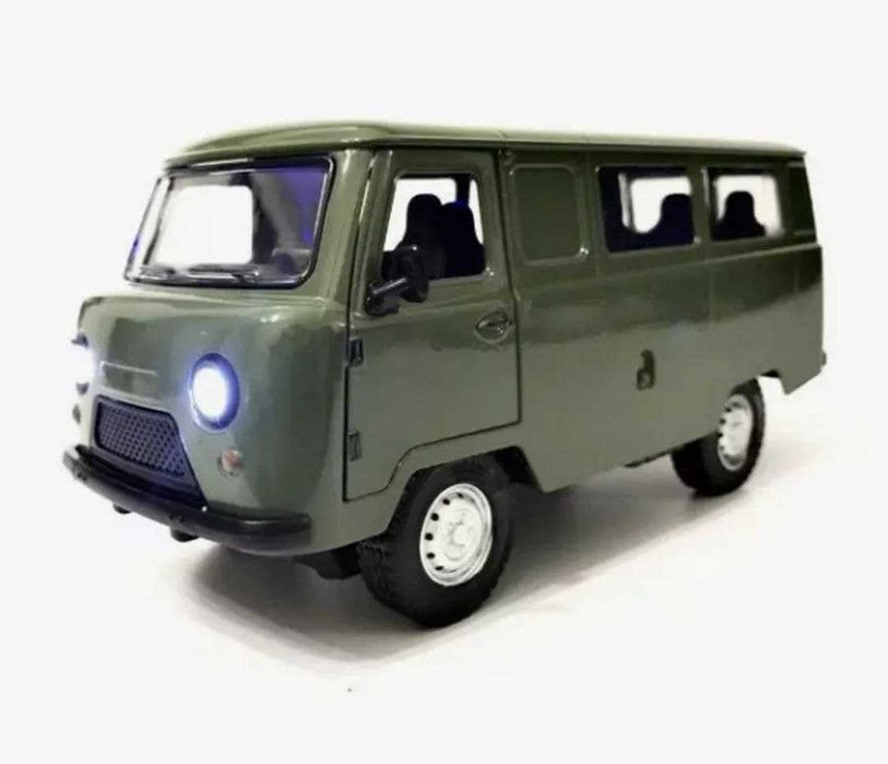 Машинка игрушка Уаз Буханка масштаб 1:24 металлическая с эффектами