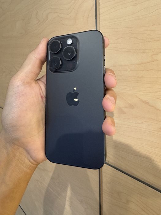 iPhone 15 pro 256g, с маленьким пятном