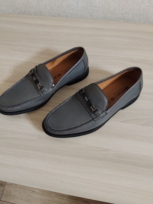 Продам мужские туфли лоферы Duca Darretti