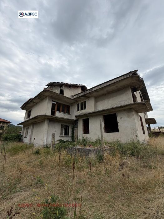 Къща в Ловеч, област-с.Хлевене площ 434 цена 60000