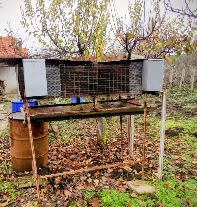 Продава се зайчарник
