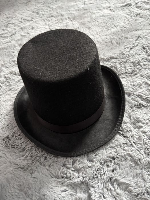 Vand set palarie si coronita carnaval