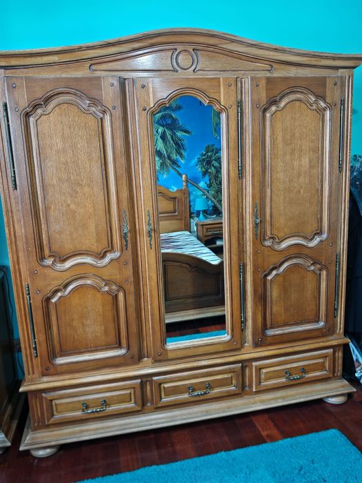 Set mobila dormitor lemn masiv(stejar) compus din 5 piese: