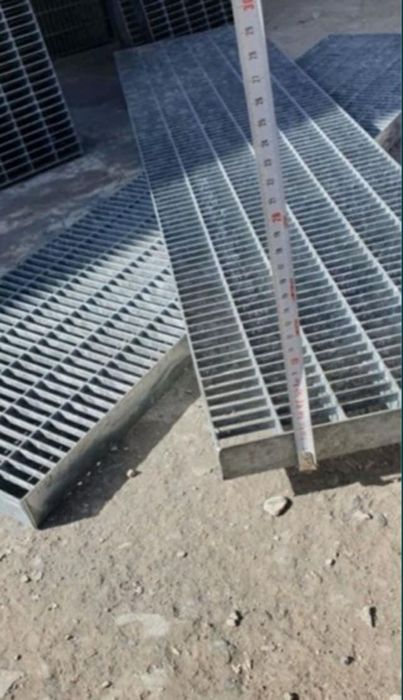 Trepte si gratare zincate