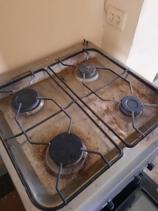 Плита газовая, произведена в Турции. Рабочая не новая.