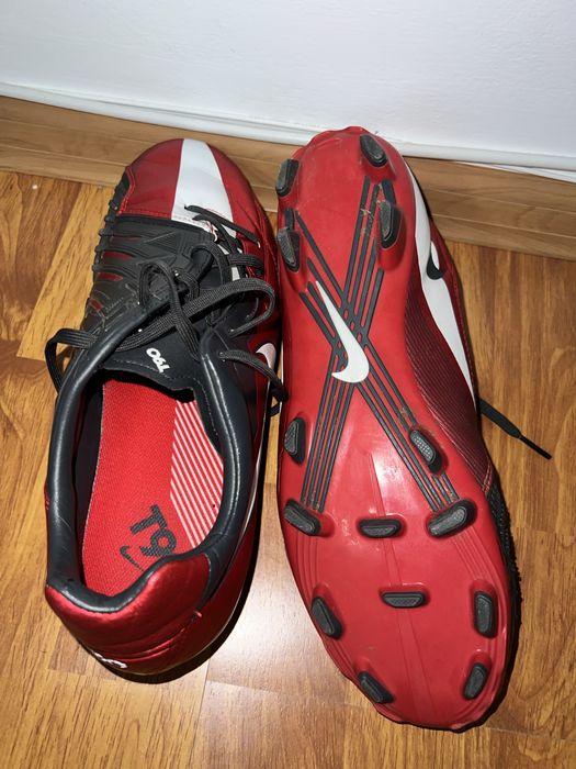 Adidasi fotbal Nike T90