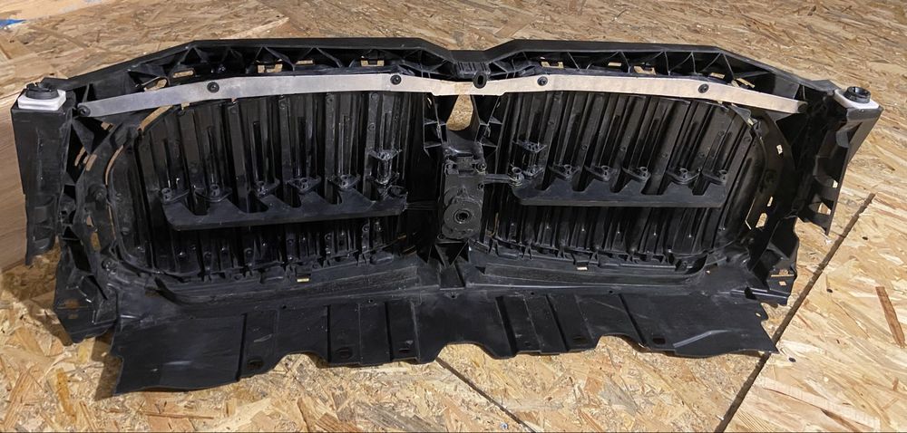 Grila radiator cu clapete active Bmw X5