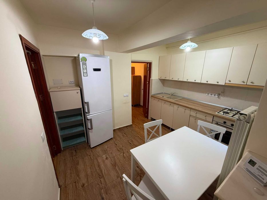 Închiriez apartament cu 3 camere Alba Iulia