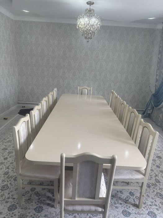Доставка стол стульясымен сатылады.