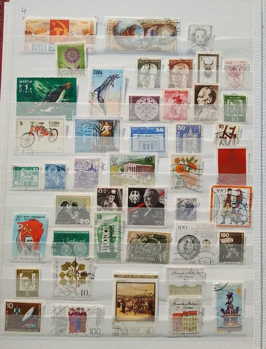 Класьор с над 400 бр. пощенски марки .