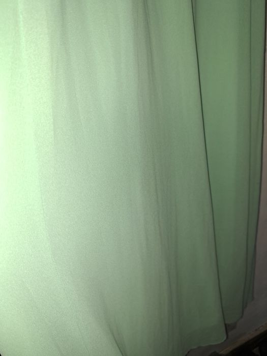 Rochie de seara lunga turcoaz accesorizata.