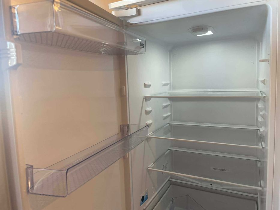 Нов хладилник BEKO за вграждане 177.5 см