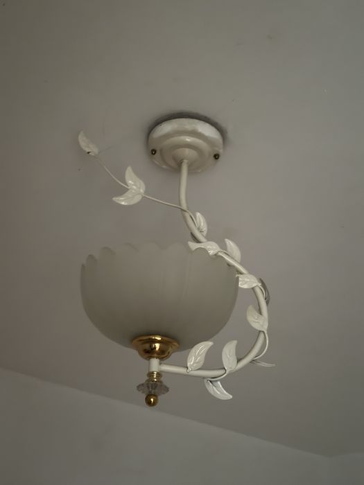 Продам люстры 2000 тнг