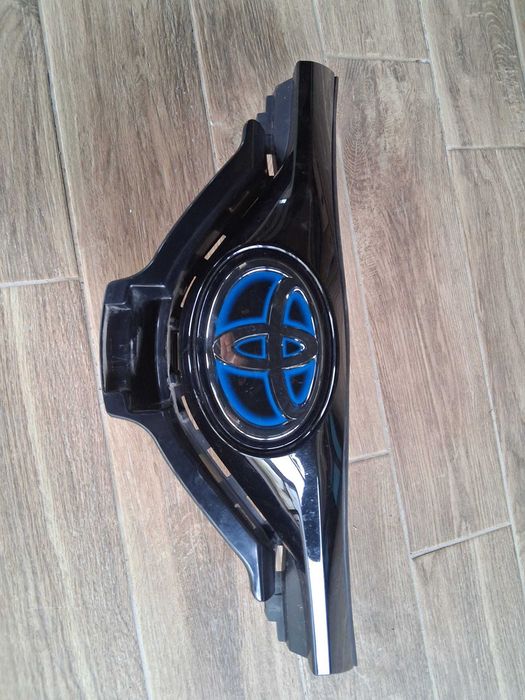 Vand: balamale, faruri led cu defect, lipsa urechi prindere, sticla si carcasa putin crapata(functional), grila distronic Toyota CHR 1,8 hibrid 2022