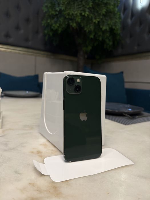 Продам айфон 13.