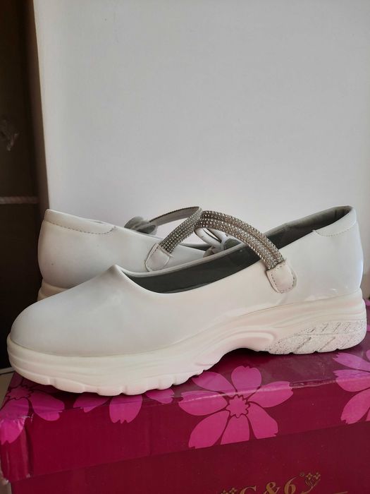 Туфли на девочку белые, 35 - 35.5 р