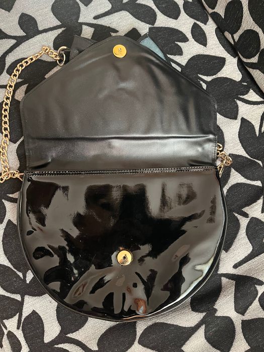 Малка лачена чанта