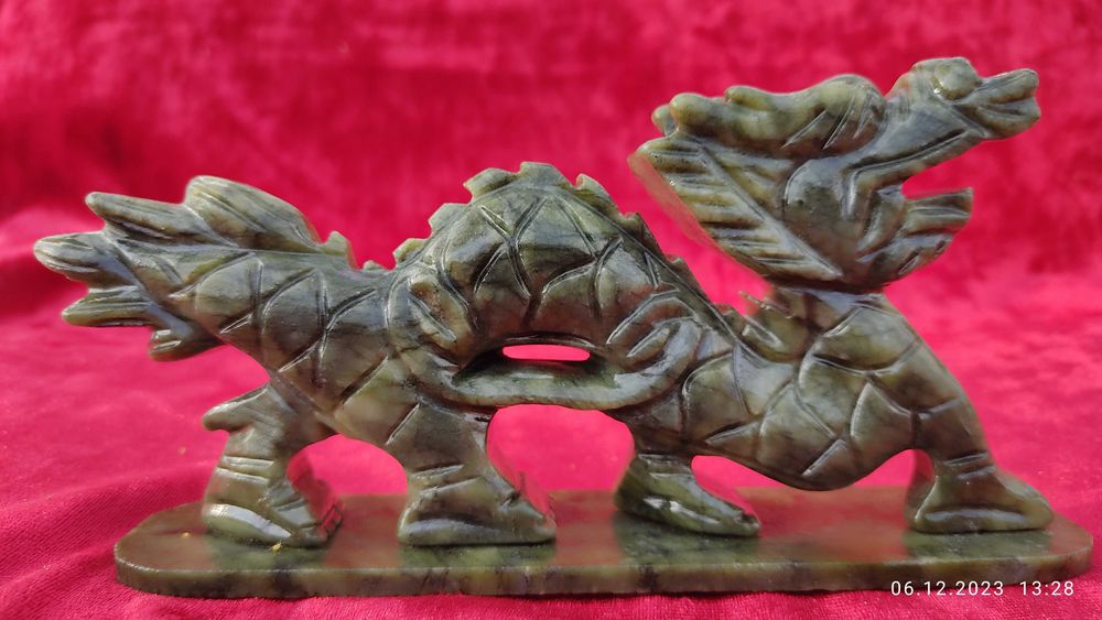 Статуэтка из камня Дракон