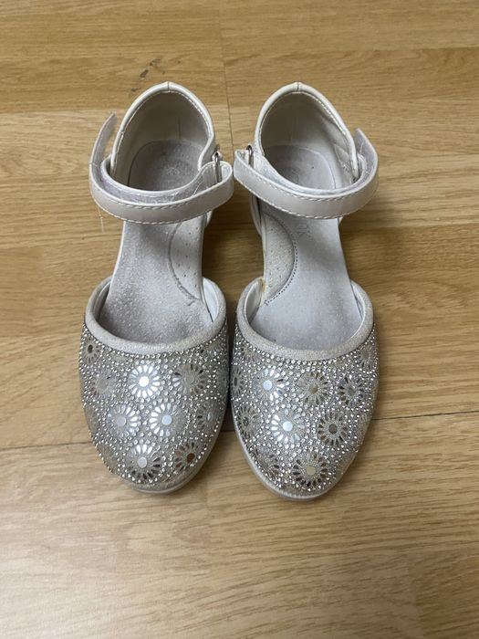 Продам туфельки в идеальном состоянит