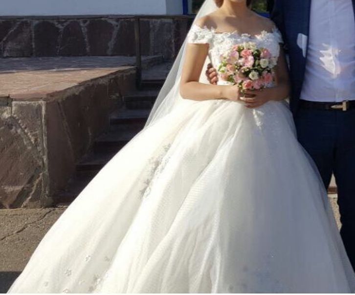 Продаю свадебные платья