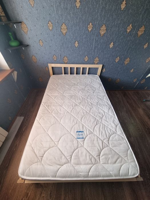 Продам кровать с матрасом