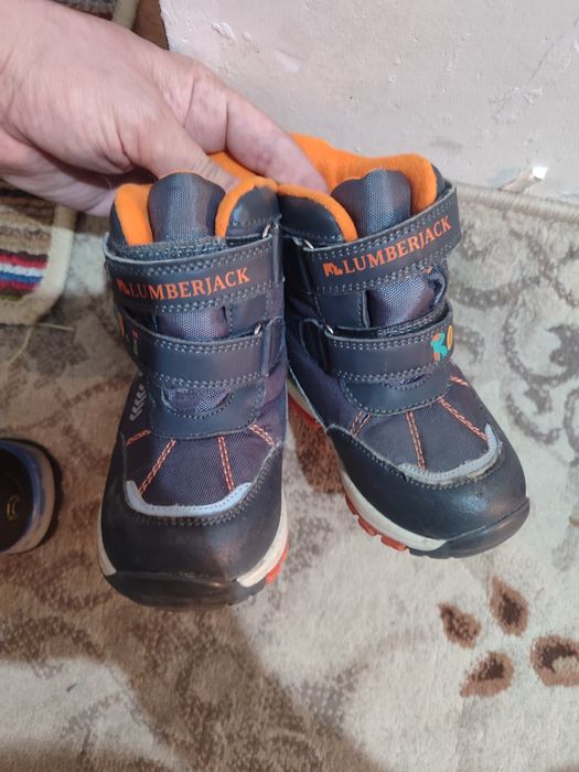 Продам детские ботинки