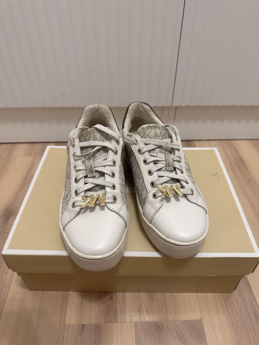 Продам кроссовки Michael Kors