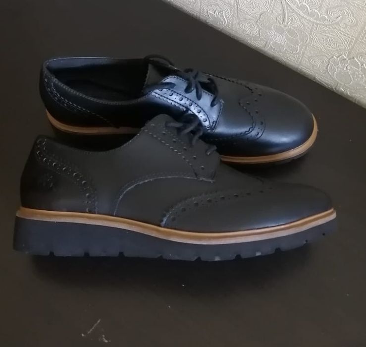 Продам женскую обувь Timberland