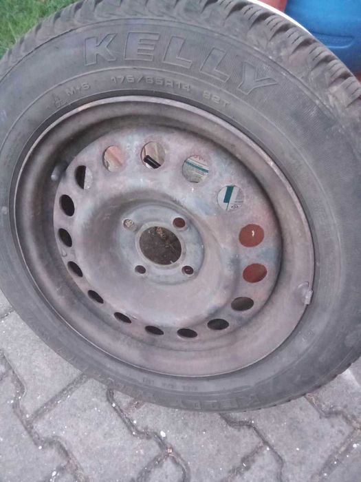 Vand (roti) anvelope auto complet echipate cu jante in stare perfecta