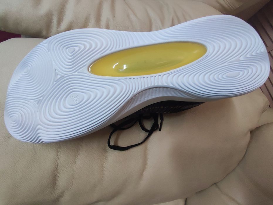 Продам кроссовки баскетбольные AR 1