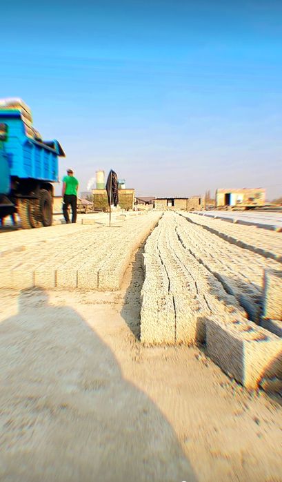 Кирпич. Писок. Шлакоблок.