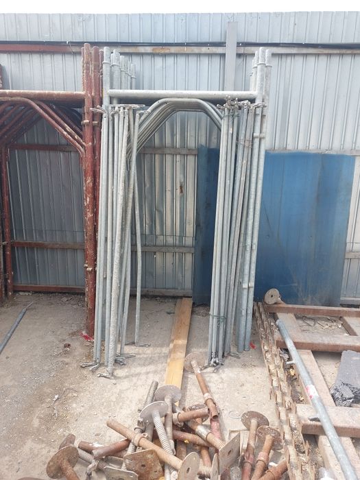 De închiriat sau vanzare  schela și popi metalici