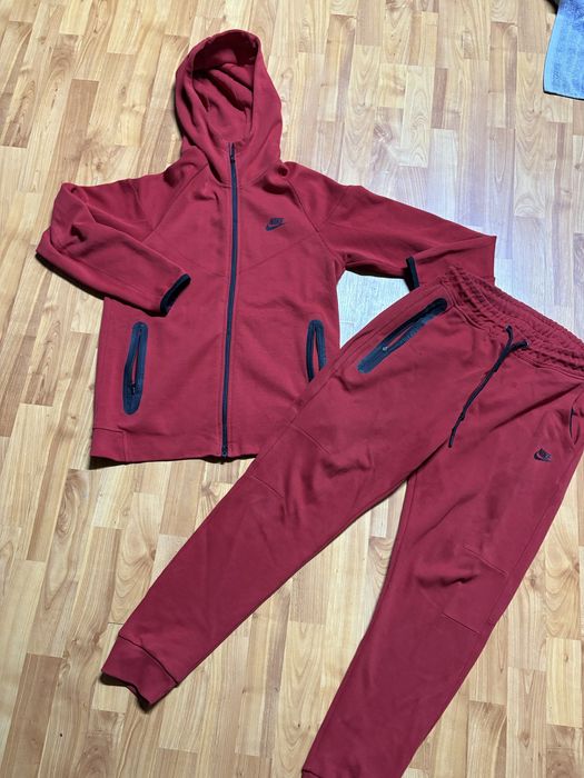 Trening nike tech rosu L