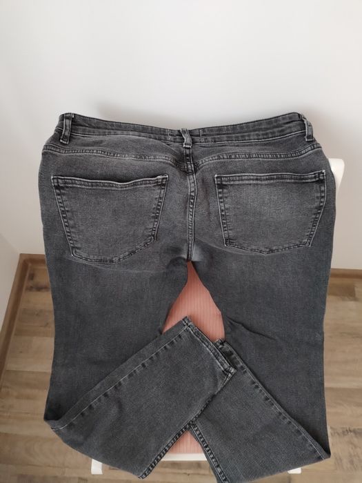 Vând blugi jeans