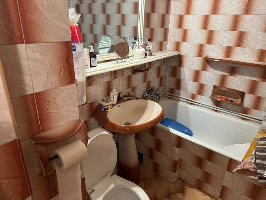 Direct proprietar apartament 4 camere et.2 decomandat centru Targu Jiu