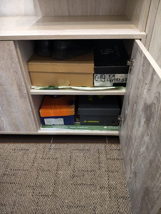 Продам шкаф в прихожую