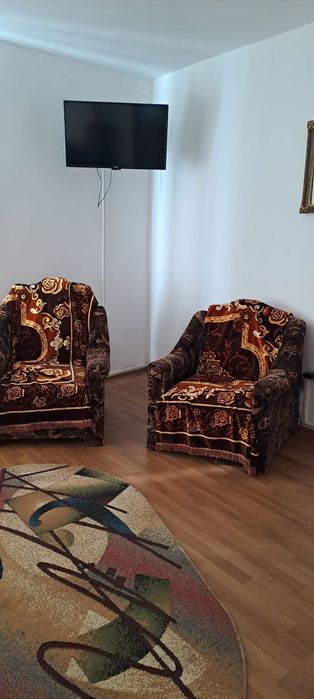 Închiriez apartament