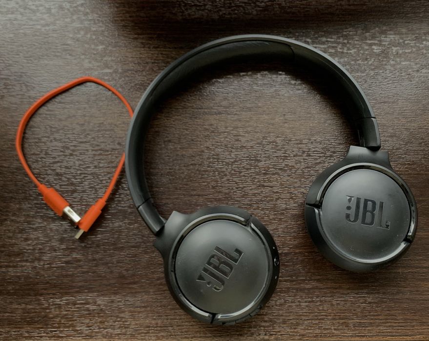 JBL tune 520BT.