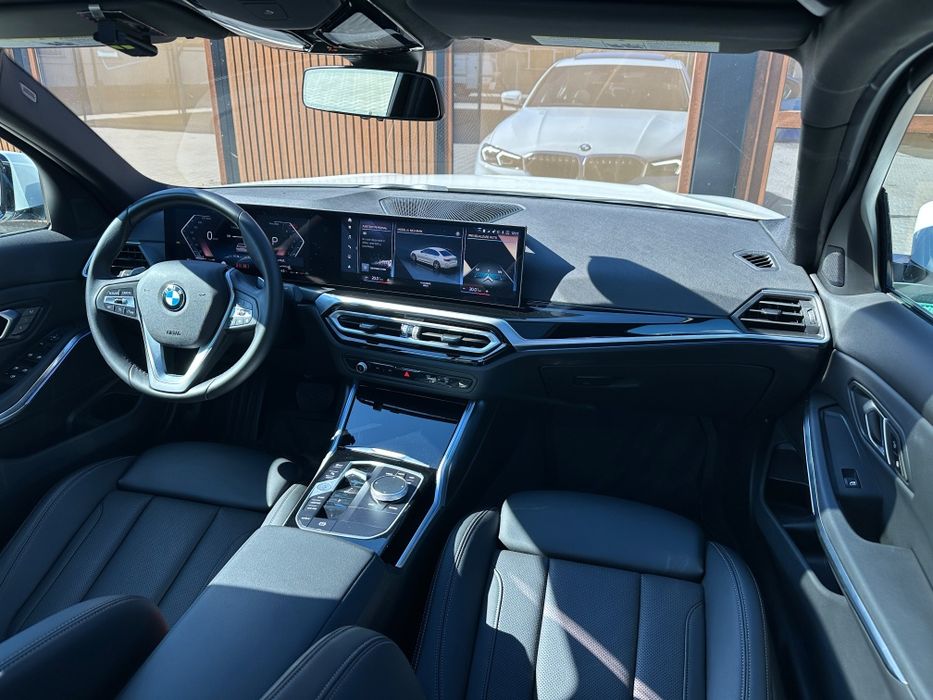 BMW 330i xDrive 2024 | 258 CP | 11.500 KM | TRAPA | SCAUNE SPORT | CAMERA | XDRIVE