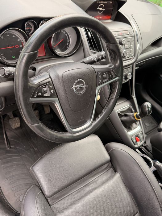 Opel Zafira Tourer 1.6 ecoM Turbo • 7 Места • Газ/Метан • Сменен Демпферен Съединител • Отлично Състояние