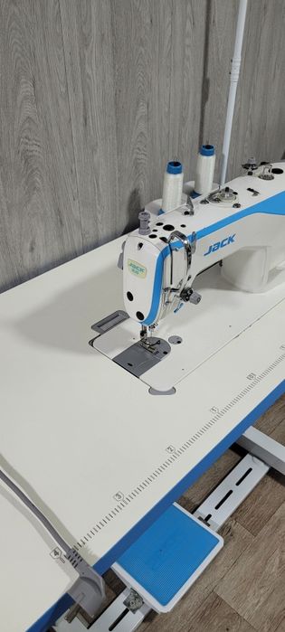 Продам швейную машину